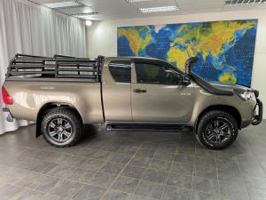 Toyota Hilux 2.4GD-6 Xtra cab Raider manual - Image 3