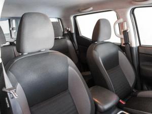 Nissan Navara 2.5DDTi double cab SE Plus 4x4 - Image 12