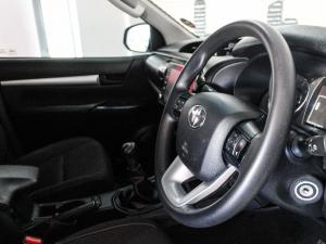 Toyota Hilux 2.4GD-6 double cab 4x4 Raider manual - Image 13