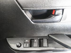 Toyota Hilux 2.4GD-6 double cab 4x4 Raider manual - Image 14