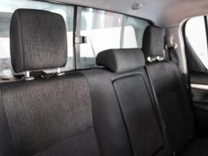 Toyota Hilux 2.4GD-6 double cab 4x4 Raider manual - Image 16