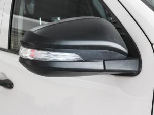 Toyota Hilux 2.4GD-6 double cab 4x4 Raider manual - Image 17