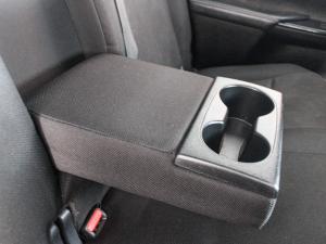 Toyota Hilux 2.4GD-6 double cab 4x4 Raider manual - Image 18