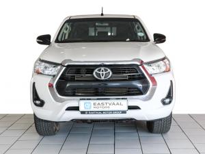 Toyota Hilux 2.4GD-6 double cab 4x4 Raider manual - Image 2