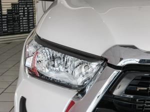 Toyota Hilux 2.4GD-6 double cab 4x4 Raider manual - Image 5