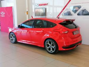 Ford Focus ST 3 - Image 2
