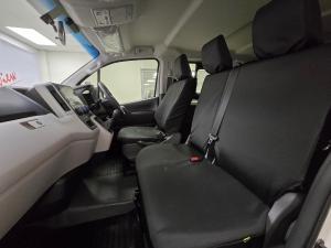 Toyota Quantum 2.8 SLWB panel van - Image 7