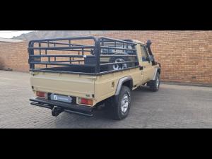 Toyota Land Cruiser 79 4.5D-4D V8 single cab LX 70th Anniversary - Image 2