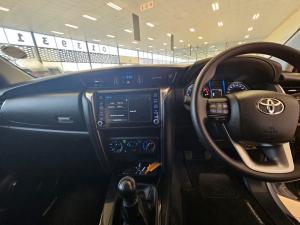 Toyota Fortuner 2.4GD-6 manual - Image 6