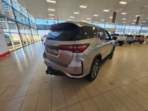 Toyota Fortuner 2.4GD-6 manual - Image 2