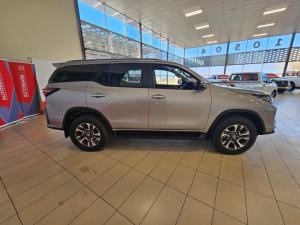 Toyota Fortuner 2.4GD-6 manual - Image 3