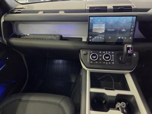 Land Rover Defender 110 D250 X-Dynamic SE - Image 9