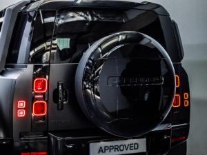 Land Rover Defender 110 D300 X-Dynamic HSE - Image 10