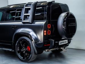 Land Rover Defender 110 D300 X-Dynamic HSE - Image 9