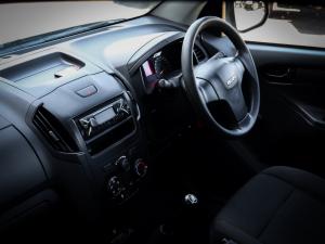 Isuzu D-Max Gen 6 250c single cab - Image 11