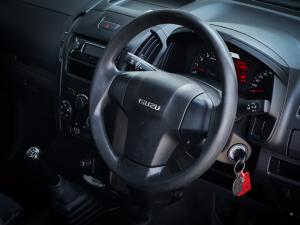 Isuzu D-Max Gen 6 250c single cab - Image 7