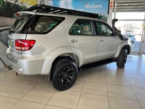 Toyota Fortuner 3.0D-4D 4x4 - Image 2