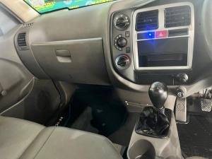 Hyundai H-100 Bakkie 2.6D deck - Image 6