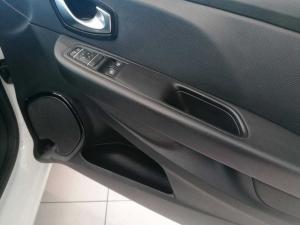 Renault Clio IV 900T Authentique 5-Door - Image 15