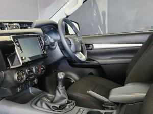 Toyota Hilux 2.4GD-6 single cab 4x4 Raider manual - Image 7