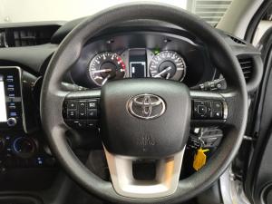Toyota Hilux 2.4GD-6 double cab Raider manual - Image 8