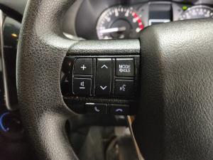 Toyota Hilux 2.4GD-6 double cab Raider manual - Image 9