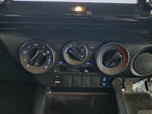 Toyota Hilux 2.4GD-6 double cab Raider manual - Image 14