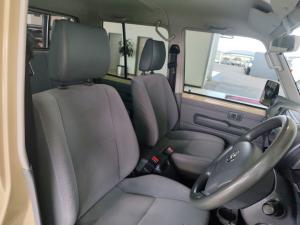 Toyota Land Cruiser 79 4.0 V6 double cab - Image 17