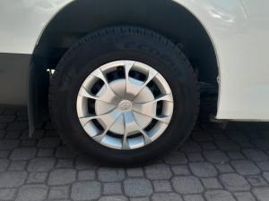 Toyota Quantum 2.8 SLWB panel van - Image 11