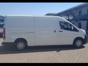 Toyota Quantum 2.8 SLWB panel van - Image 4