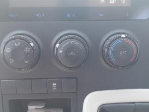 Toyota Quantum 2.8 SLWB panel van - Image 13