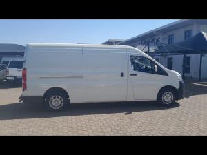 Toyota Quantum 2.8 SLWB panel van - Image 3