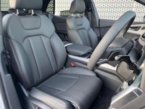 Audi Q8 55TFSI Quattro TIP Black Edition - Image 10