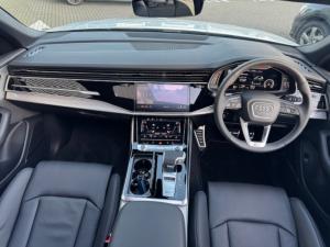 Audi Q8 55TFSI Quattro TIP Black Edition - Image 6