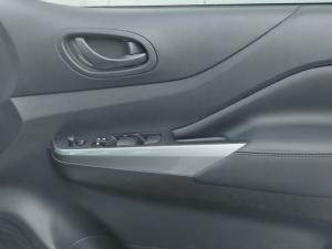 Nissan Navara 2.5DDTI LE/LE Plus automatic D/C - Image 10