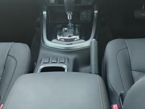 Nissan Navara 2.5DDTI LE/LE Plus automatic D/C - Image 12