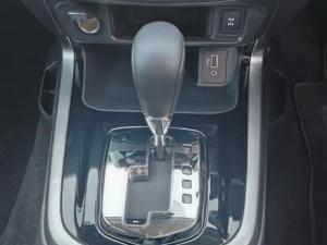Nissan Navara 2.5DDTI LE/LE Plus automatic D/C - Image 13