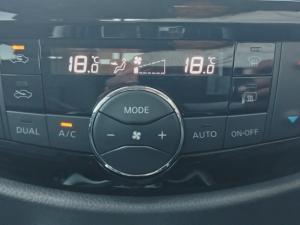 Nissan Navara 2.5DDTI LE/LE Plus automatic D/C - Image 14