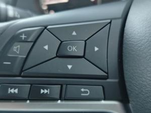 Nissan Navara 2.5DDTI LE/LE Plus automatic D/C - Image 18