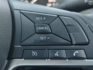 Nissan Navara 2.5DDTI LE/LE Plus automatic D/C - Image 19