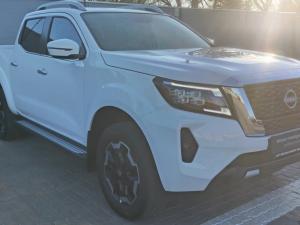 Nissan Navara 2.5DDTI LE/LE Plus automatic D/C - Image 1