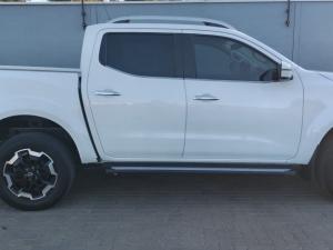 Nissan Navara 2.5DDTI LE/LE Plus automatic D/C - Image 3