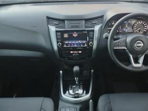 Nissan Navara 2.5DDTI LE/LE Plus automatic D/C - Image 6
