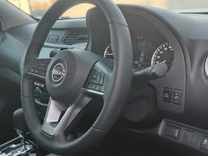 Nissan Navara 2.5DDTI LE/LE Plus automatic D/C - Image 8
