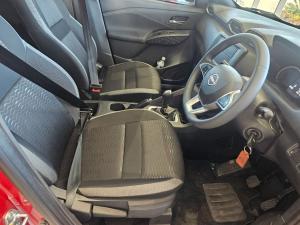 Nissan Magnite 1.0 Visia AMT - Image 19
