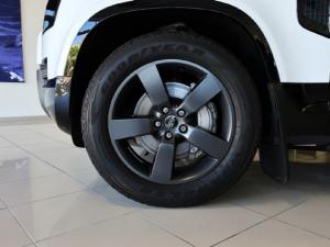 Land Rover Defender 110 D300 X-Dynamic HSE - Image 12