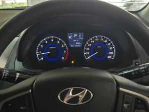 Hyundai Accent sedan 1.6 Fluid auto - Image 12