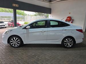 Hyundai Accent sedan 1.6 Fluid auto - Image 4
