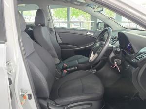 Hyundai Accent sedan 1.6 Fluid auto - Image 9