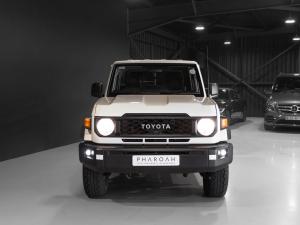 Toyota Land Cruiser 79 2.8GD-6 double cab - Image 2